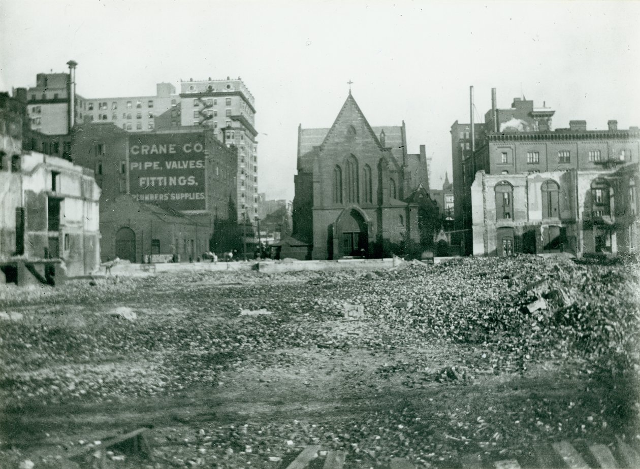 View looking east at Thirteenth at Locust Streets av Unknown
