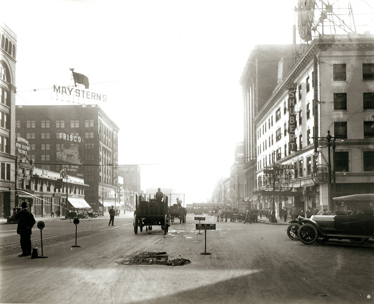 View of Twelfth Street looking south from Locust Street av Unknown