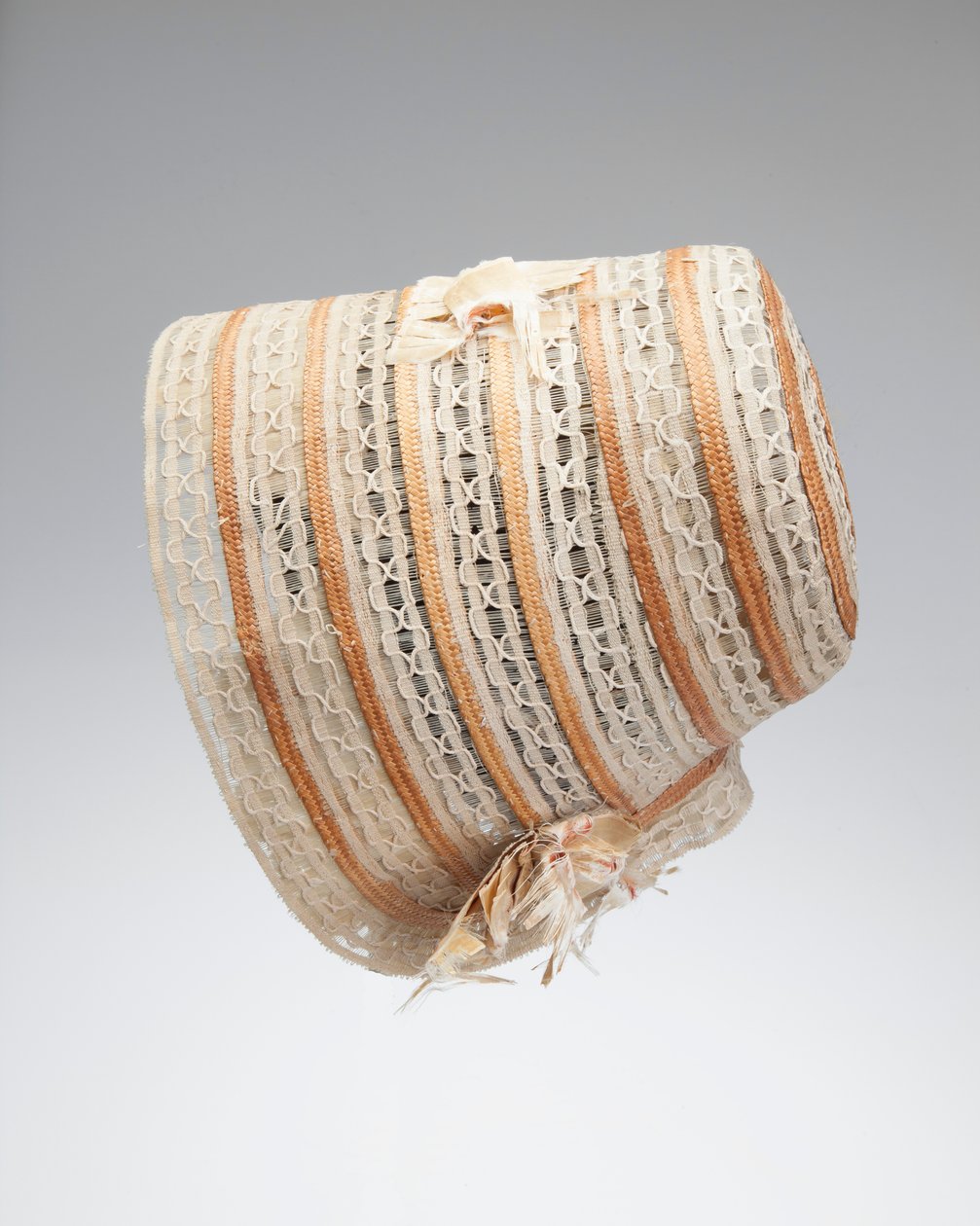 Woven horsehair and straw poke bonnet of Sarah Allen Walker av Unknown