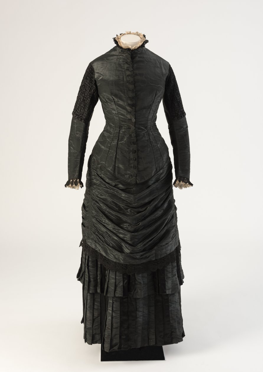 Svart vattnat sorgklänning i siden, 1880-tal (silke) av Unbekannt Unbekannt