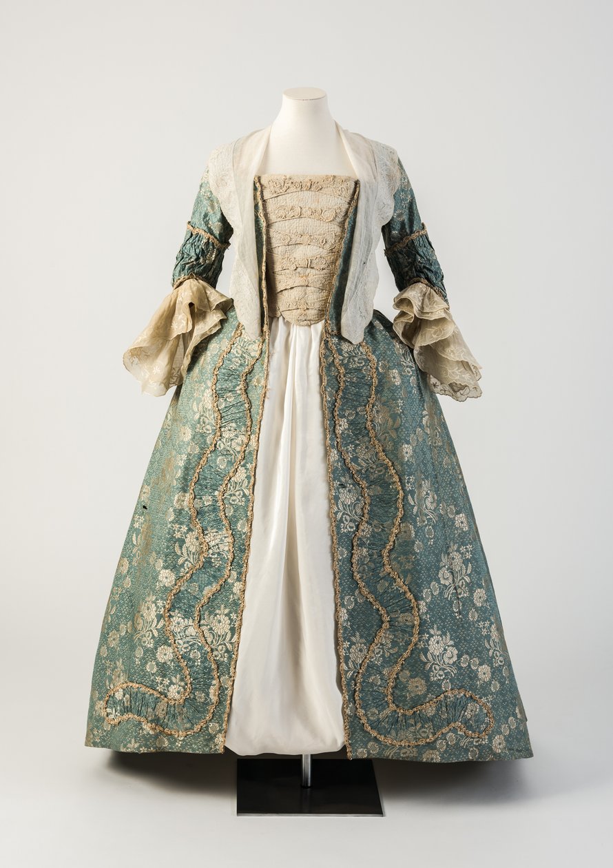Blå och krämvävd silke öppen dräkt med rynkade dräkter, 1750-tal (silke) av Unbekannt Unbekannt