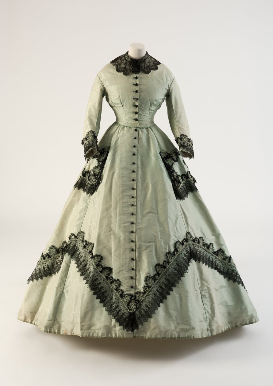 Ljusgrön sidenklänning med applicerad maskingjord spets, 1860-tal (silke & spets) av Unbekannt Unbekannt