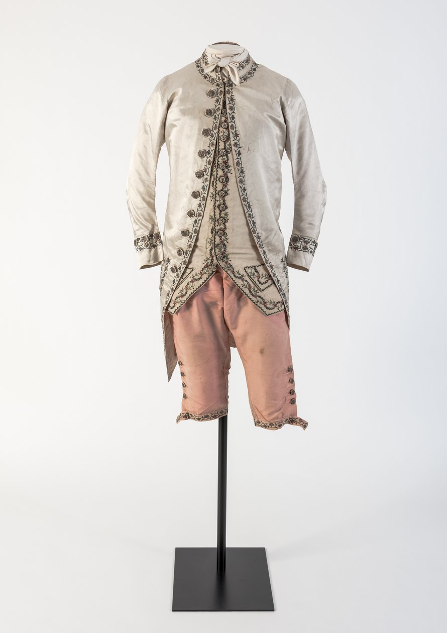 Mans grädde sidensatinbroderad kappa och rosa sidenbyxor, 1780-tal (silke) av Unbekannt Unbekannt