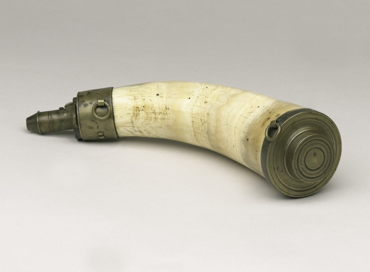Pulverhorn som sägs ha burits i Waterloo, 1815 (horn med topp i mässing och munstycke) av Unbekannt Unbekannt