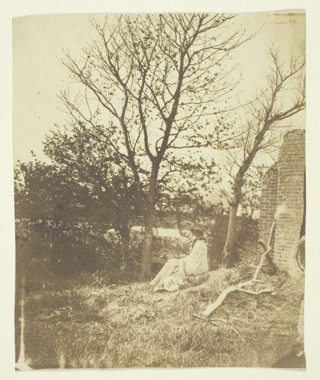 Mrs. Craik sitter utomhus av Unknown