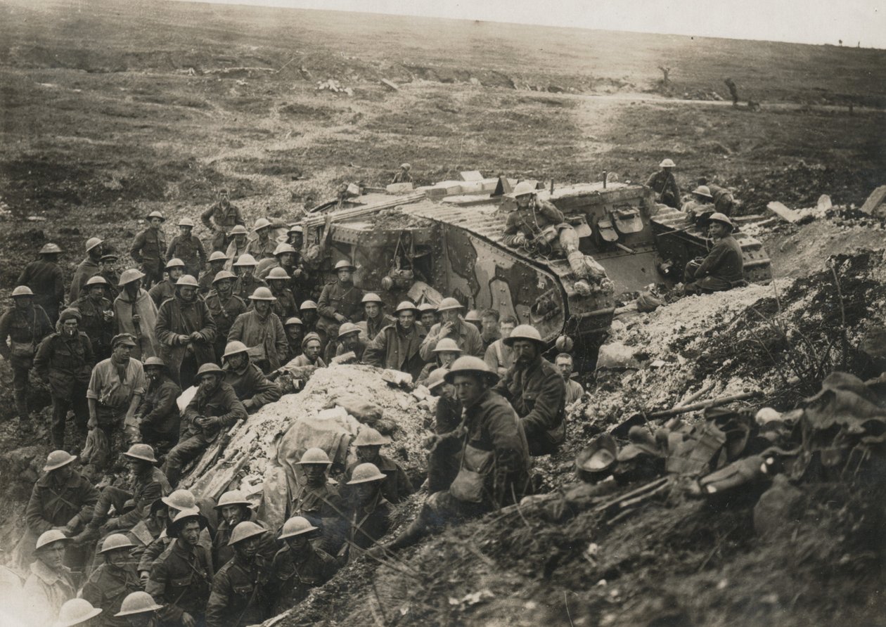Officiellt fotografi taget på västfronten ?D 1641. En av våra stridsvagnar vid Flers.?, 1916 av Unknown