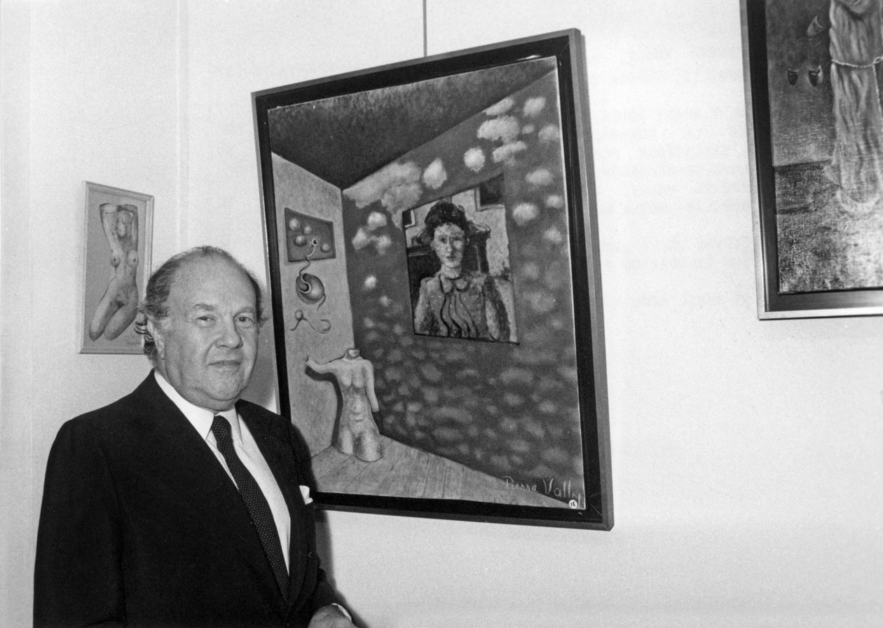 Pierre Velly Alias Pierre De Varga framför en av hans dukar vid invigningen av hans utställning på Galerie 3000 11 april 1986 av Unknown