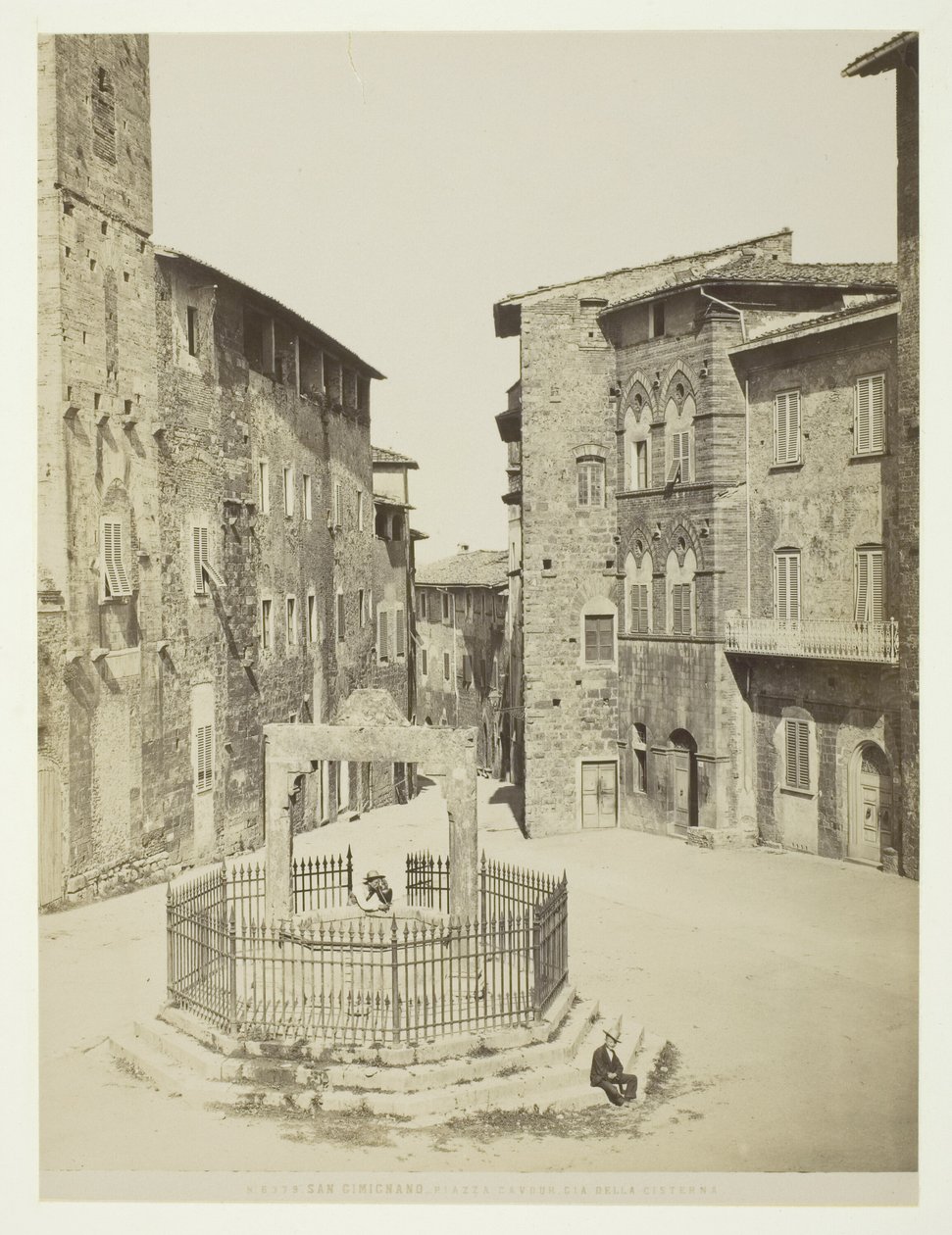 San Gimignano, Piazza Cavour cis av cisternen av Unknown