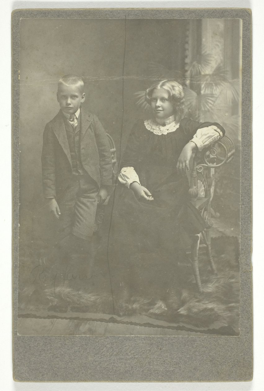Namnlös (pojke och flicka) av Unknown