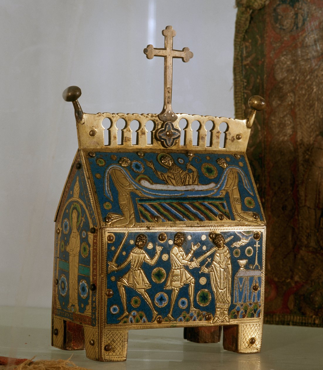 Konstverk: relikvier i e-post, guld och koppar av Saint Thomas Becket (1118-1170), ärkebiskop av Canterbury - Det är dekorerad för representationer av mordet på ärkebiskopen den 29/12/1170 i Cantorbery Cathedral och hans begravning (emalj, gyllene och co av Unknown artist