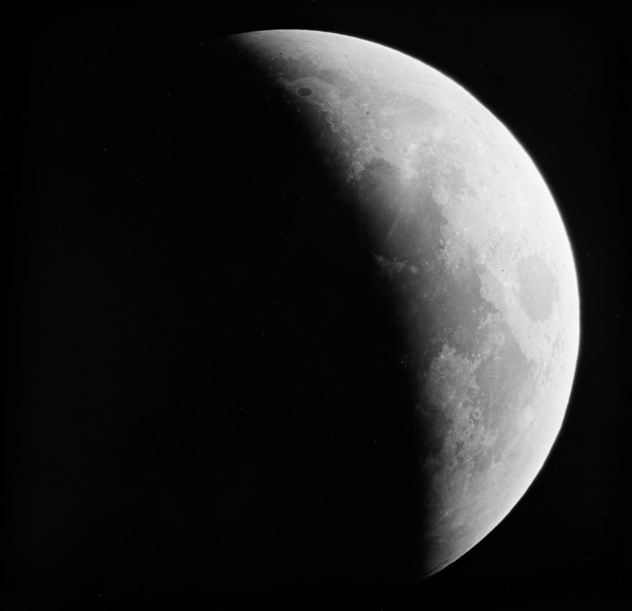 Astronomisk glasplåtsbild av månförmörkelsen på månen (1910) av Unknown Artist