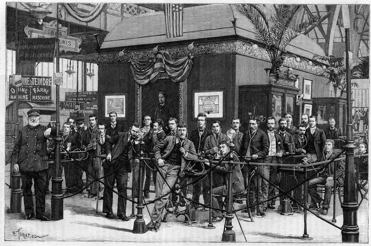 Auditioner av fonografer skapade av Thomas Edison installerade i Galerie des Machines på Paris universella utställning 1889. (Från ett fotografi). Gravering i "" Nature: granskning av vetenskaperna och deras tillämpningar för konst och industri", 31 Au av Unknown artist