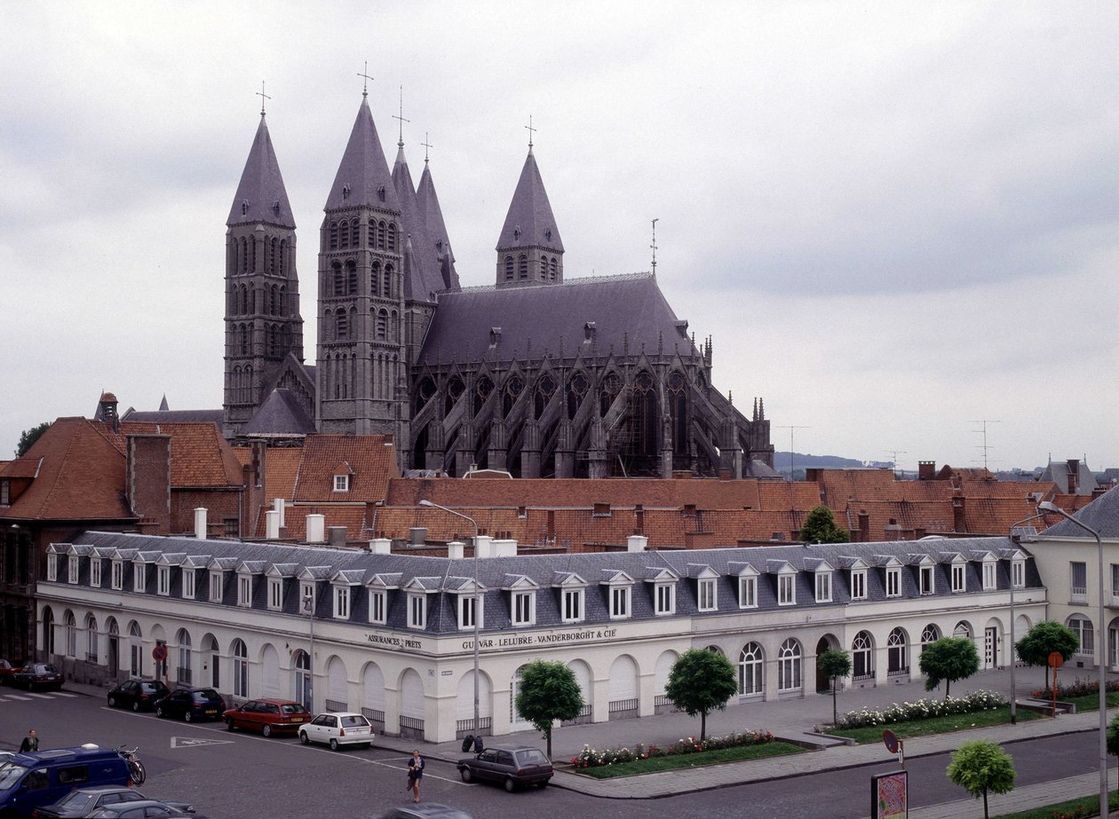 Cathedrale de Tournai (Belgien), utsikt från utsidan. av Unknown artist