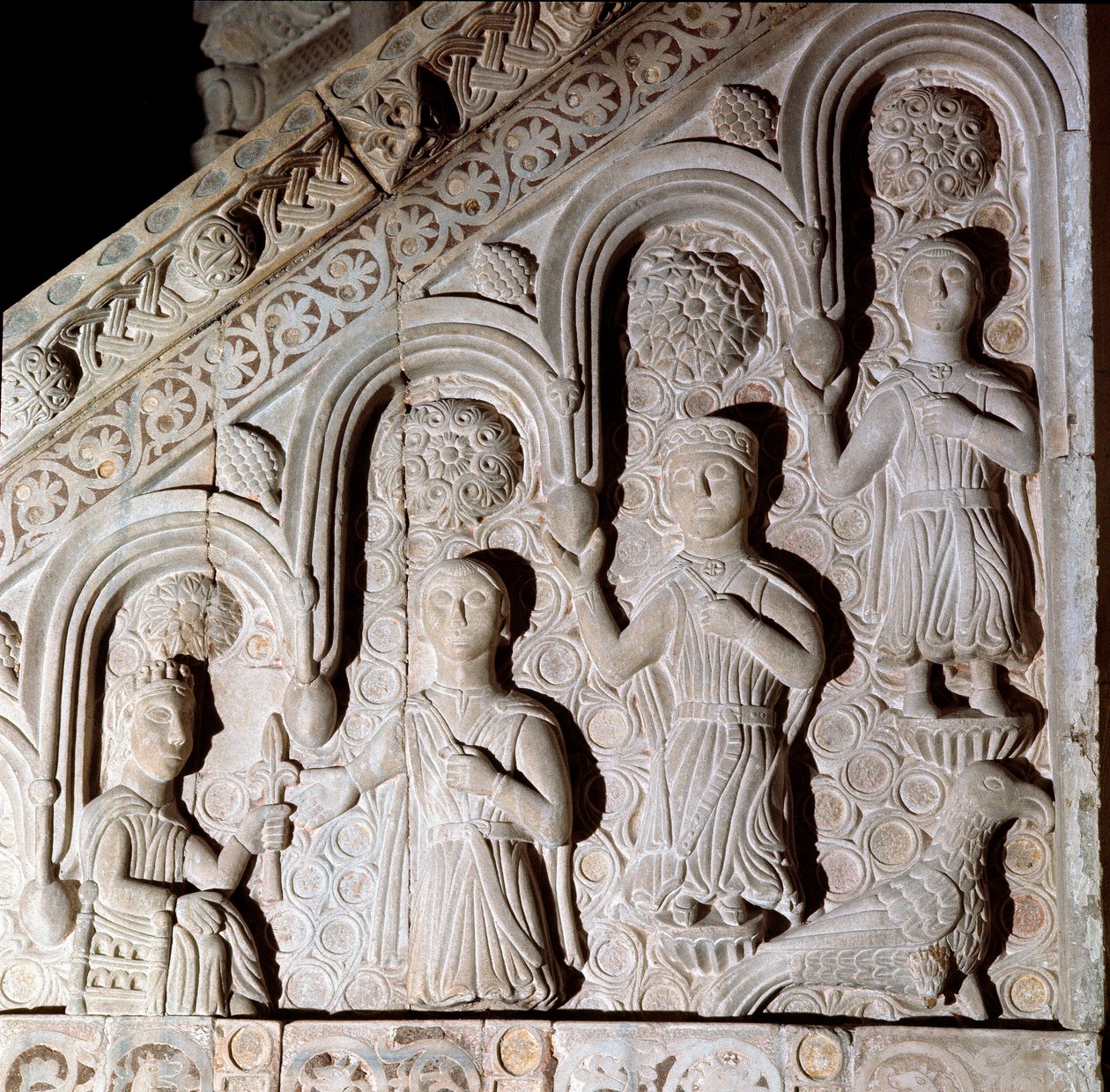 Kejsar Fredrik II av Hohenstaufen (1194-1250) representerade med sin familj Bas-relief en ambon från 1200-talet. Bitonto, katedralen av Unknown artist