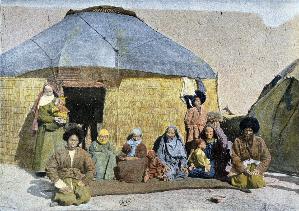 Grupp av Tekes (ryska nomader) framför sin jurta, sent 1800-tal av Unknown artist