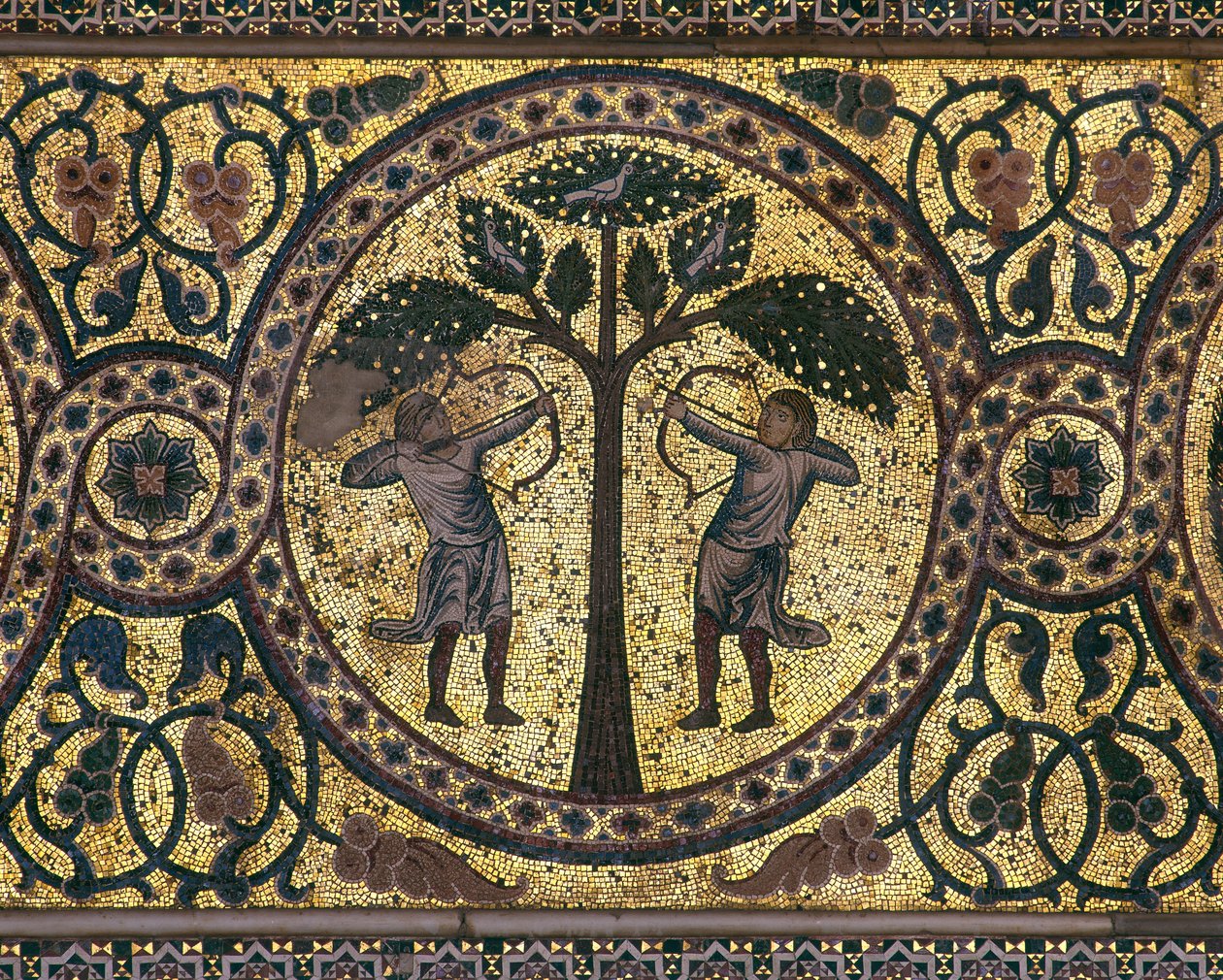 Mosaik av den kungliga jakten (närbild), Fontänrummet, 1165-67 av Unknown