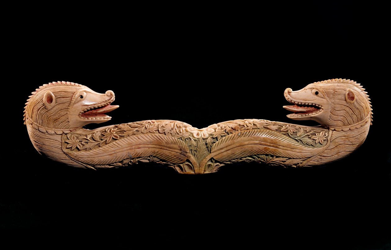 Orientalisk konst: tau de houlette (änden på herdepinne) med elfenbensdjurshuvuden. 1400-talets Paris, Armeniskt museum av Unknown artist