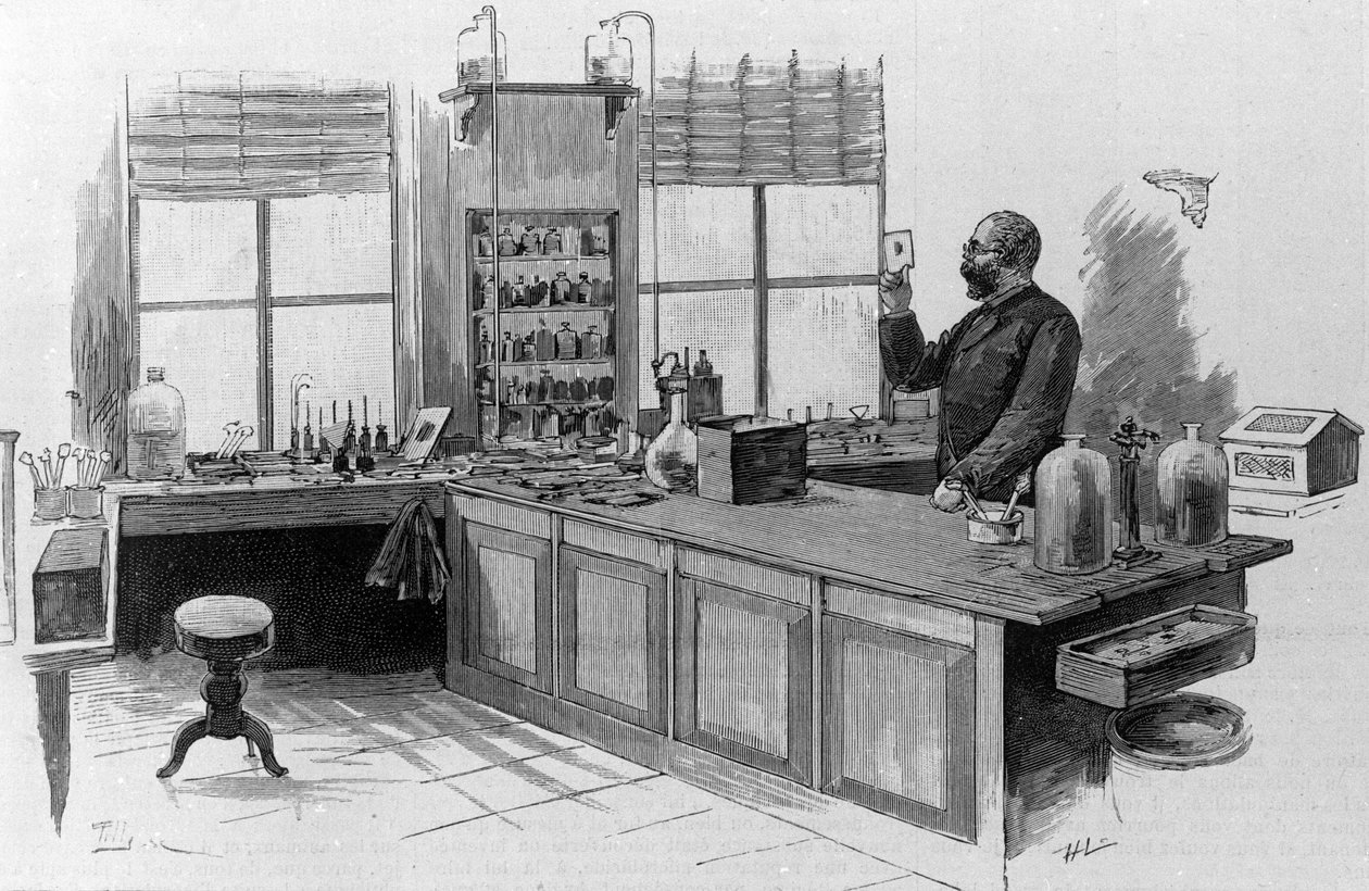 Porträtt av den tyske läkaren Robert Koch (1843-1910) i hans laboratorium. av Unknown artist
