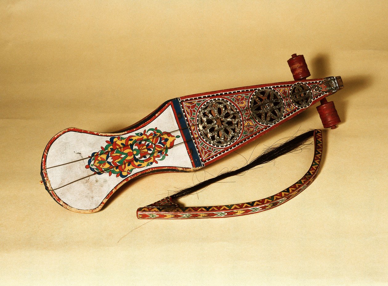 Stränginstrument; rabab (rubab, robab, rebab, rubob, rawap). Kommer från Nordafrika av Unknown artist