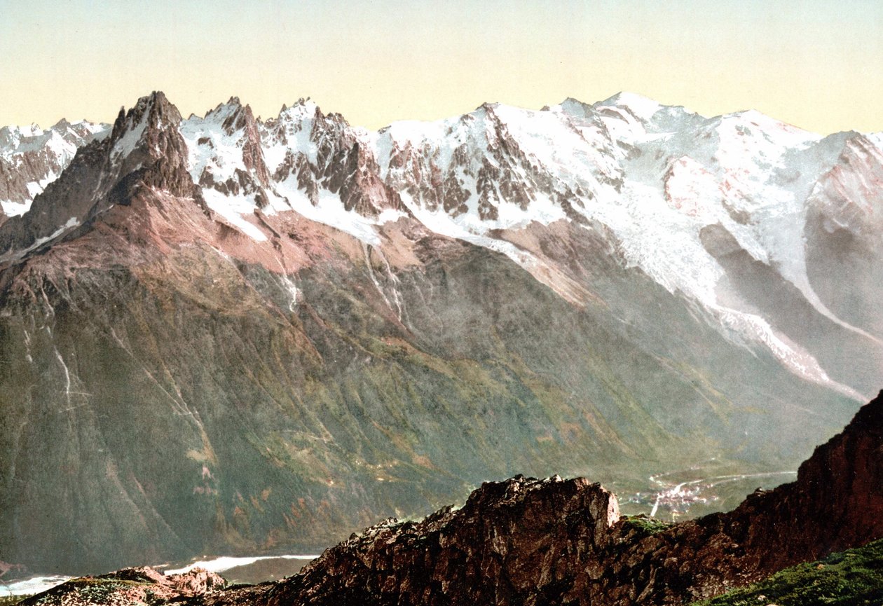 Utsikt över Mont Blanc: Mont Blanc-kedjan runt 1890 av Unknown artist