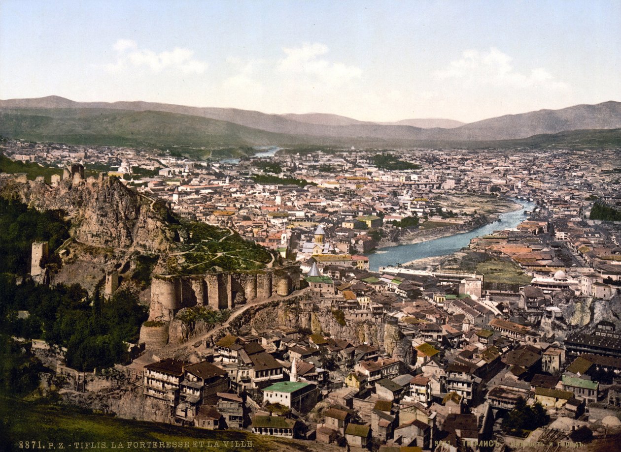 Utsikt över Tbilisi (tidigare namn Tiflis), huvudstad i Republiken Georgien - cirka 1890 Privat samling av Unknown artist