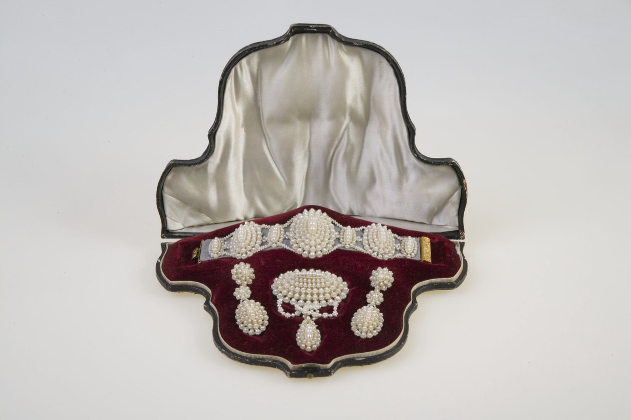 Bröllopsarmband, brosch och örhängen set av Unknown artist