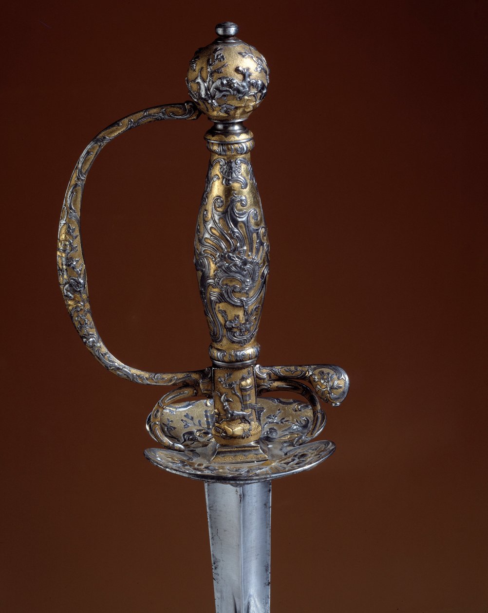 Armory och silverware: Guard av silverguld från 1700-talet. Paris, Dekorativ konst av Unknown artist