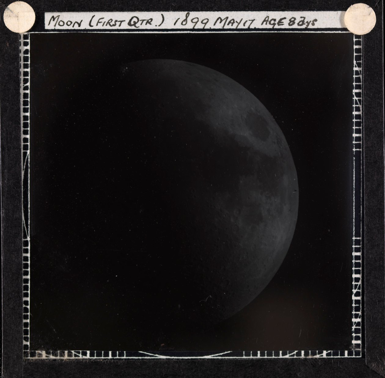 Astronomisk glasplåtsbild av månen i första fjärdedelen (1899) av Unknown artist