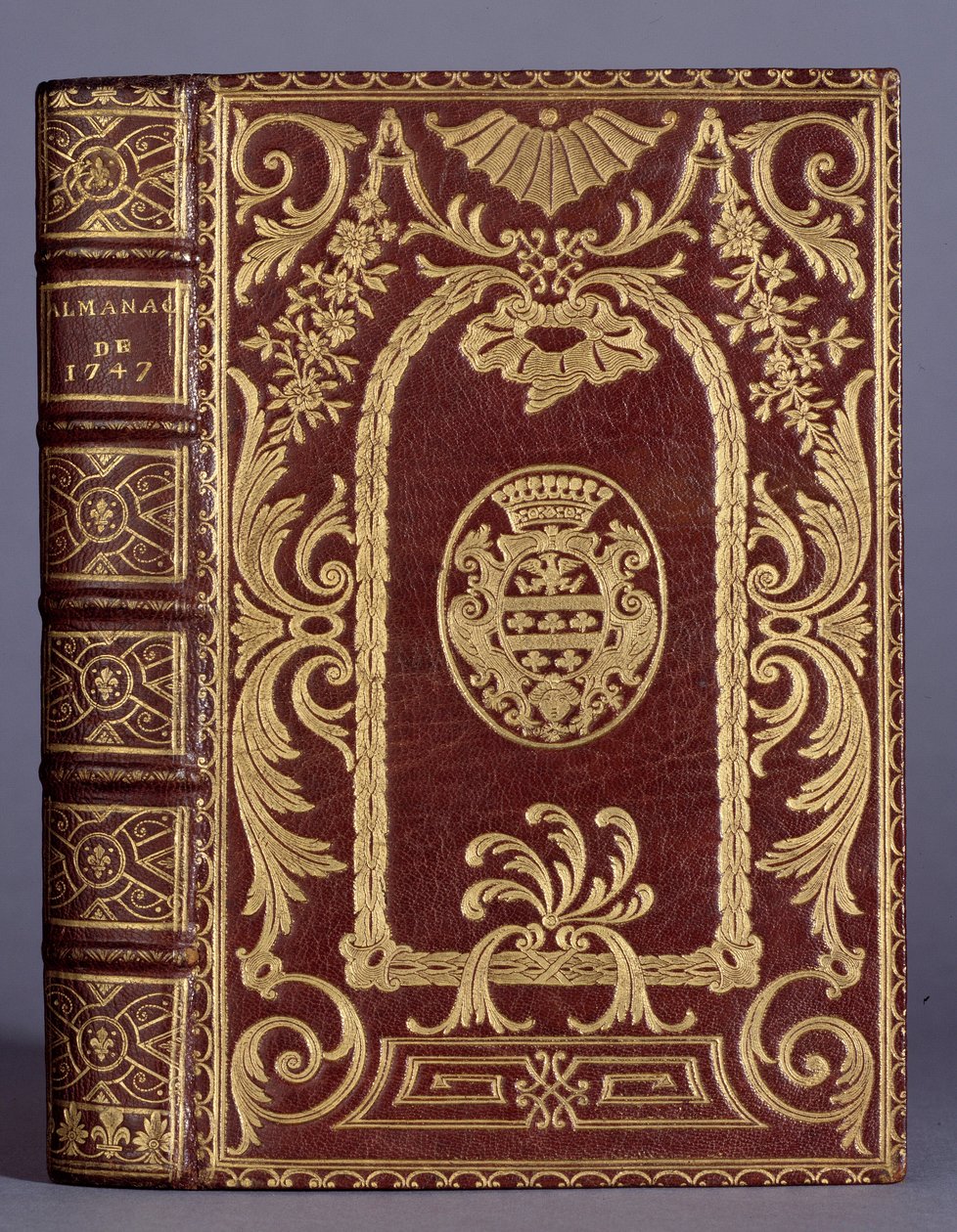 Bokomslag, bindning med prydnadsföremål varierar till armarna på cottefamiljen av en almanacka från 1747. Paris, Dekorativ konst av Unknown artist