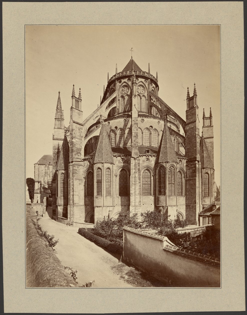 [Bourges katedral, absiden] av Unknown artist