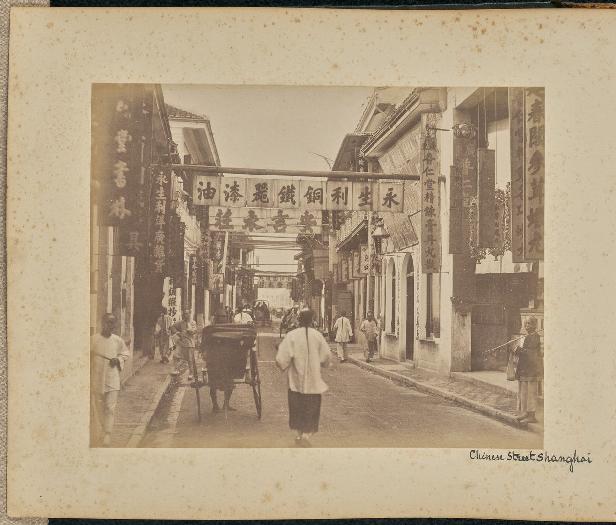 Kinesiska gatan. Shanghai av Unknown artist