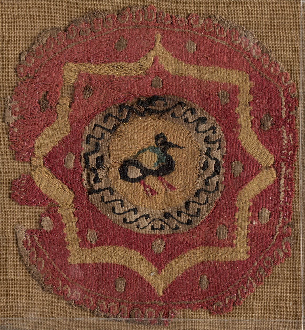 Cirkulärt segment med åttauddig stjärna och fågel av Unknown artist