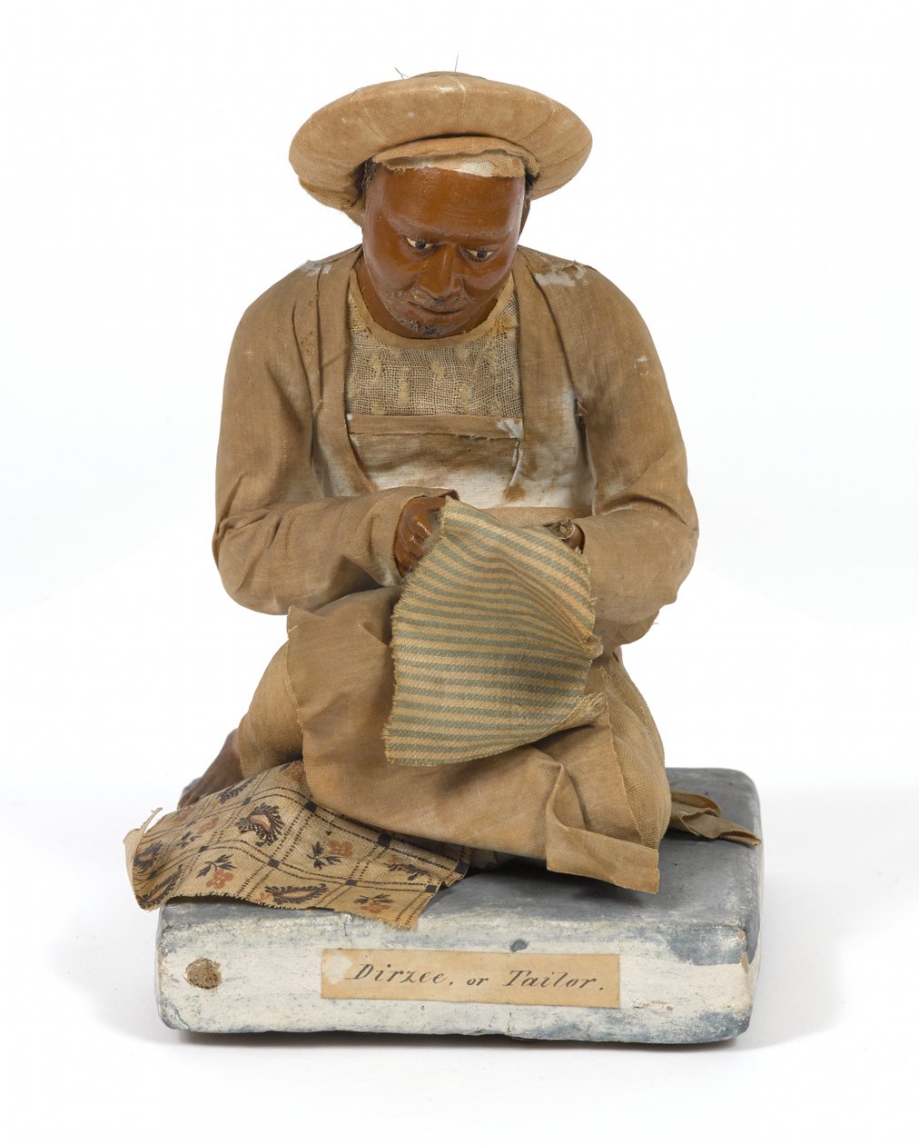 ’Dirzee, or Tailor’, terrakottafigur, Indien, ca 1880 (statyett) av Unknown artist