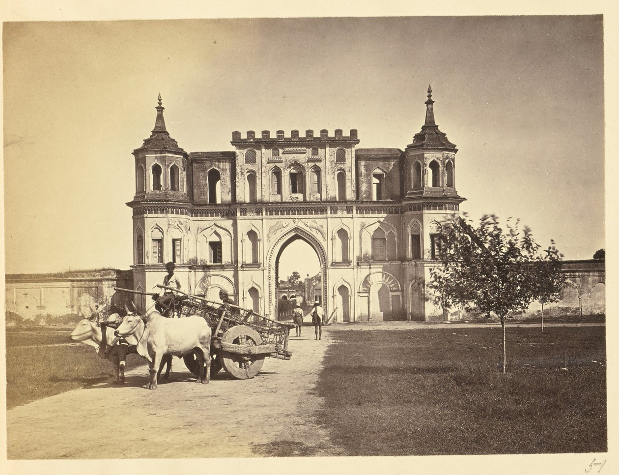[Porten till Moti Mahal, Lucknow] av Unknown artist