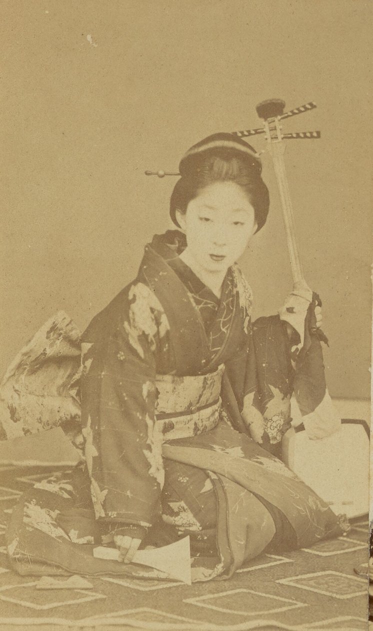[Knäböjande japansk kvinna] av Unknown artist