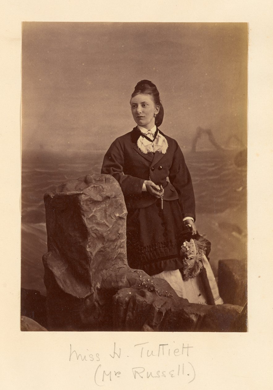 Miss H. Tuttiett (Mrs Russell) av Unknown artist