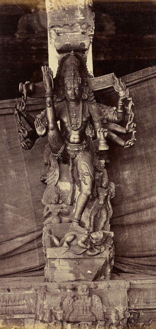 Pelare och figur, skuren ur en enda sten. Coimbatore av Unknown artist