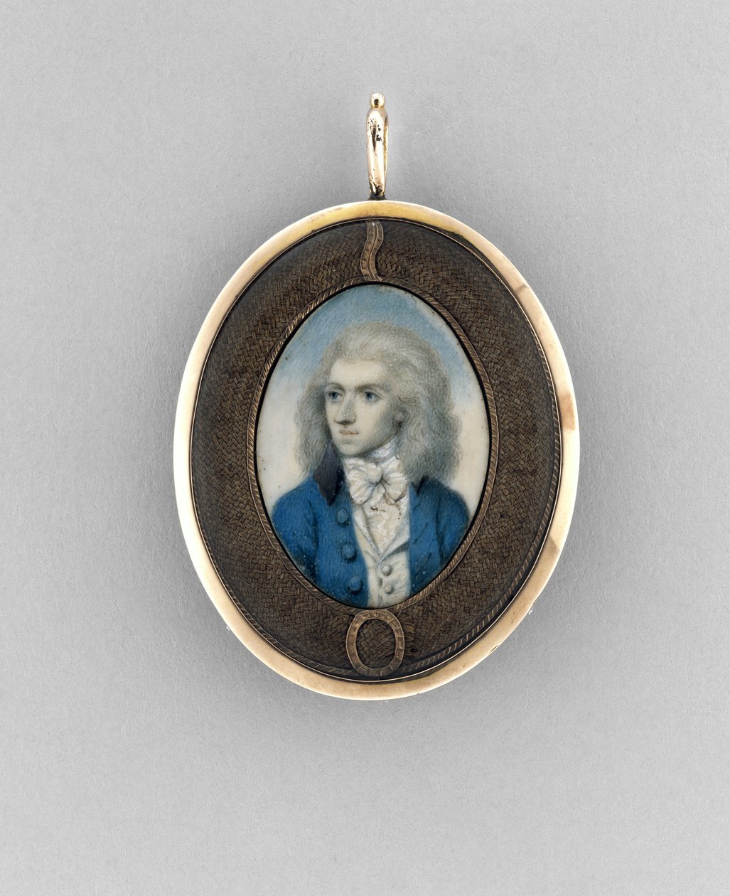 Porträtt av en man, ca 1790 (akvarell på elfenben, förgylld, hår och glas) av Unknown artist