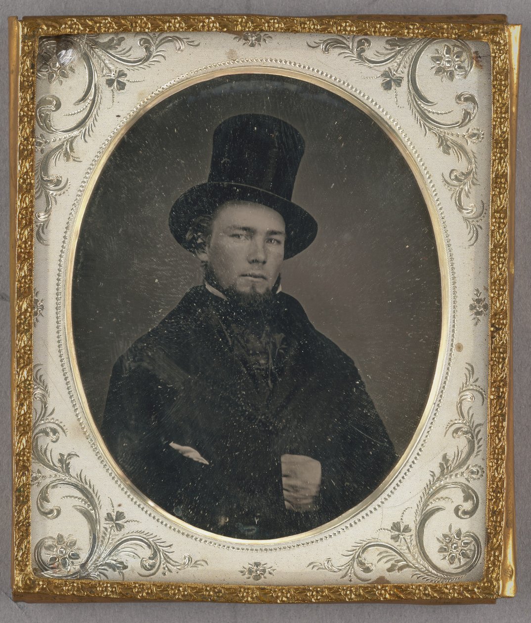 [Porträtt av en sittande man med hakmustascher i hög hatt] av Unknown artist