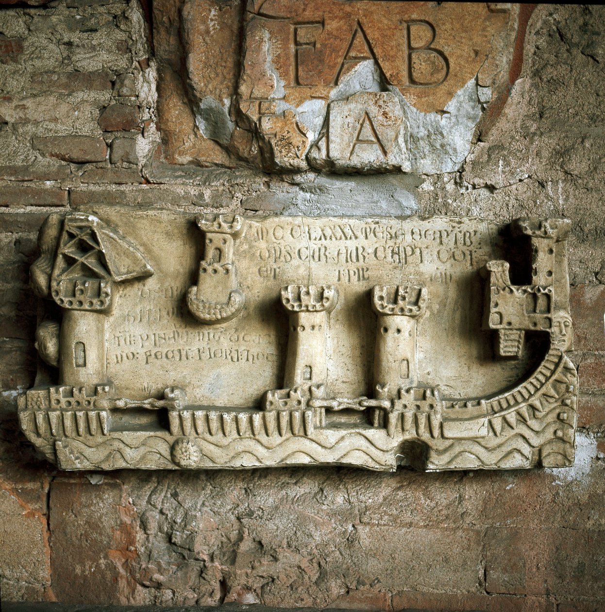 Relief som representerar hamnen i Pisa (1200-talet) av Unknown artist