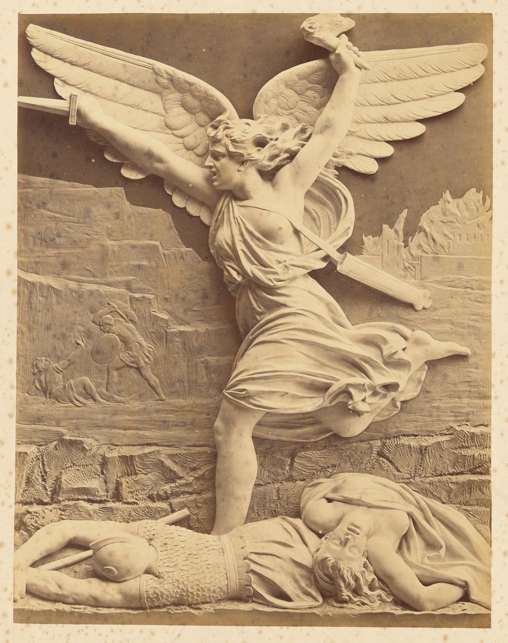 [Reliefskulptur av bevingad figur med daggar] av Unknown artist