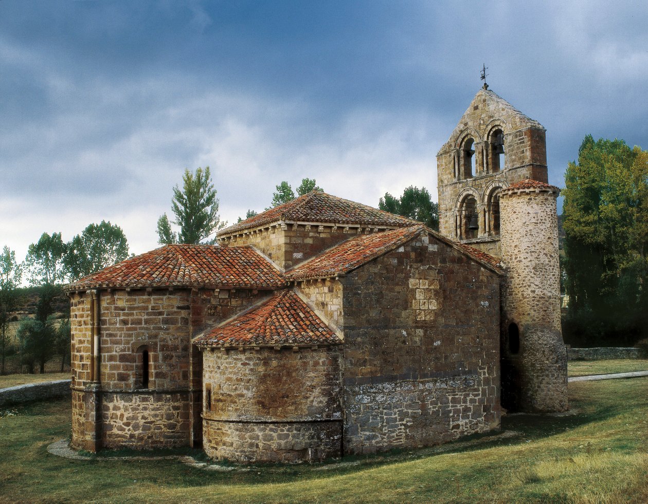 Romansk konst: utsikt över kyrkan San Salvador de Cantamuda, Spanien av Unknown artist