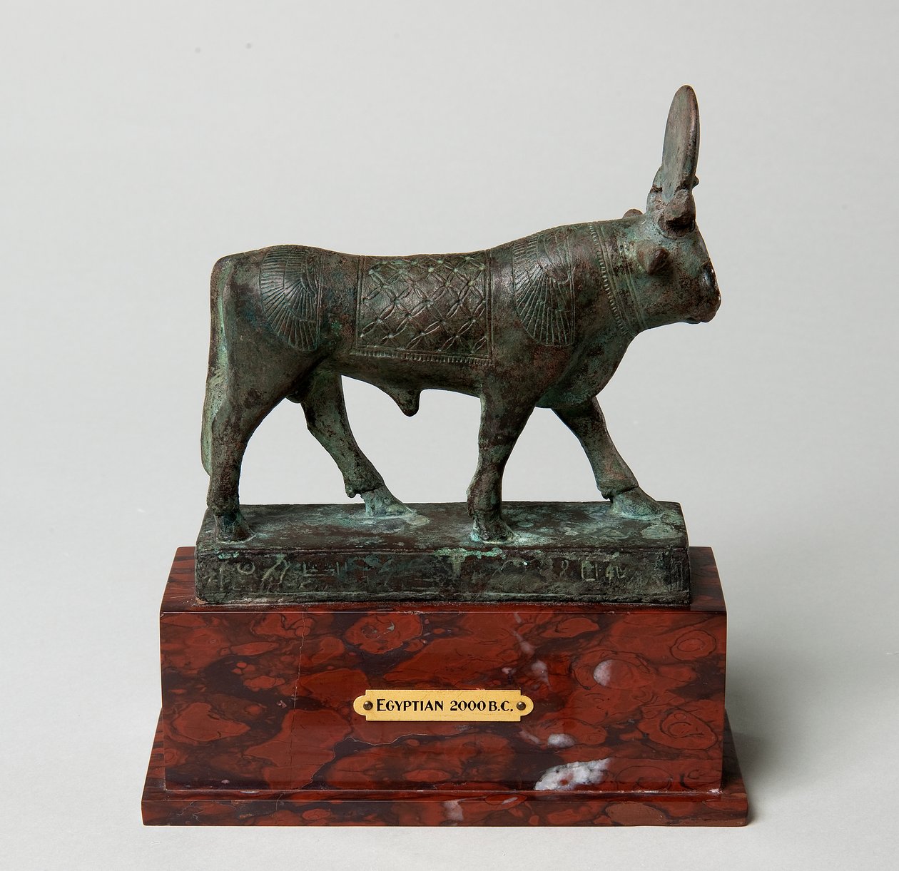 Statyett av Apis Bull av Unknown artist