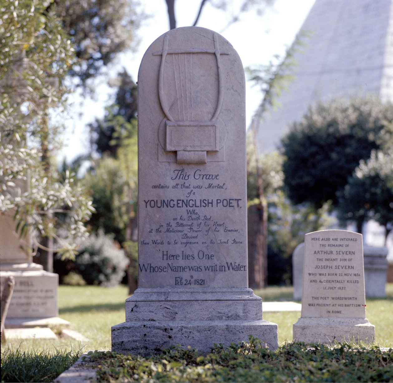 Poeten John Keats (1795-1821) grav på den protestantiska kyrkogården i Testaccio i Rom. Epitafium: "Här ligger en vars namn är skrivet i vatten" av Unknown artist