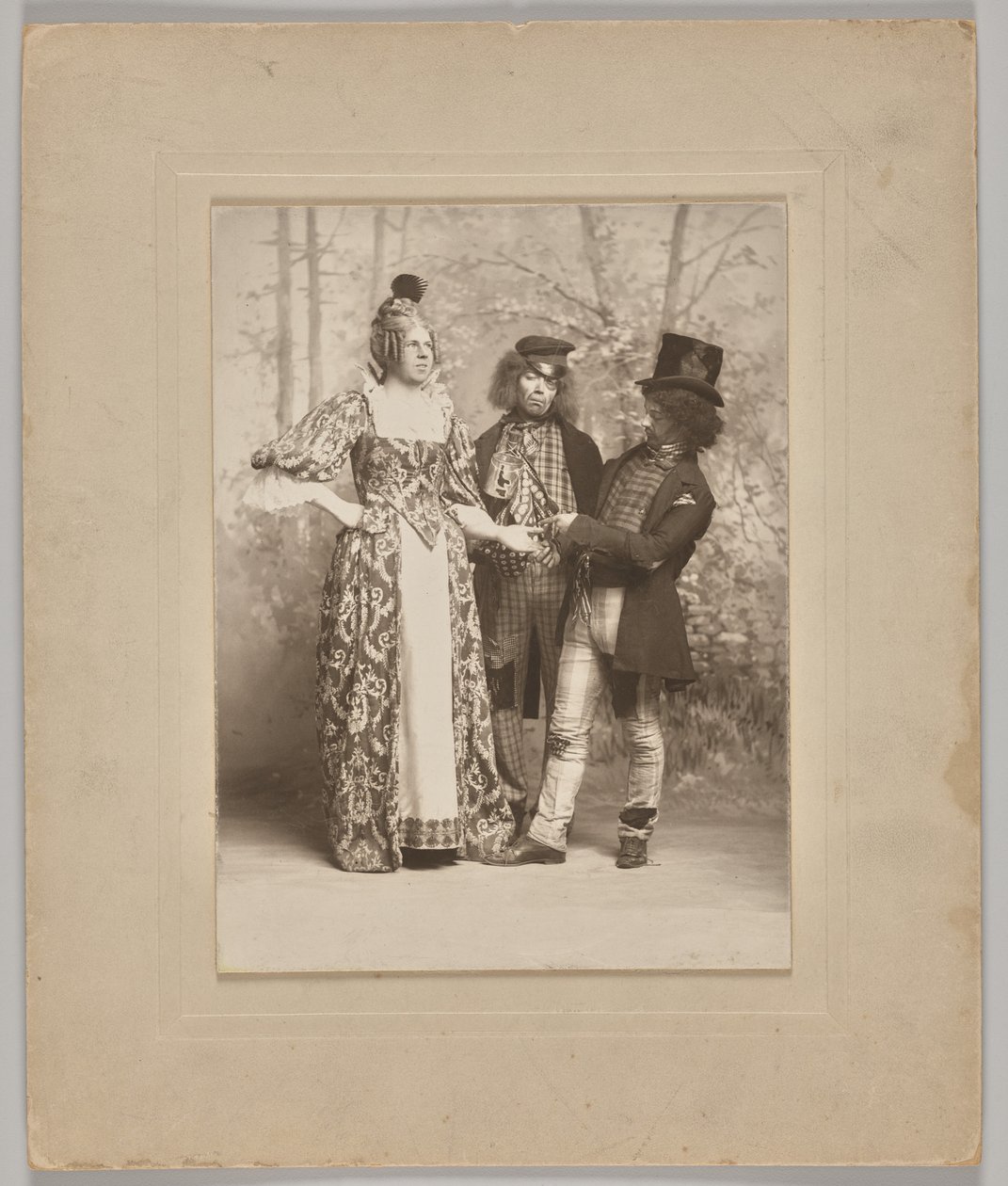Utan titel (teaterscen med 3 figurer: handläsaren) av Unknown artist