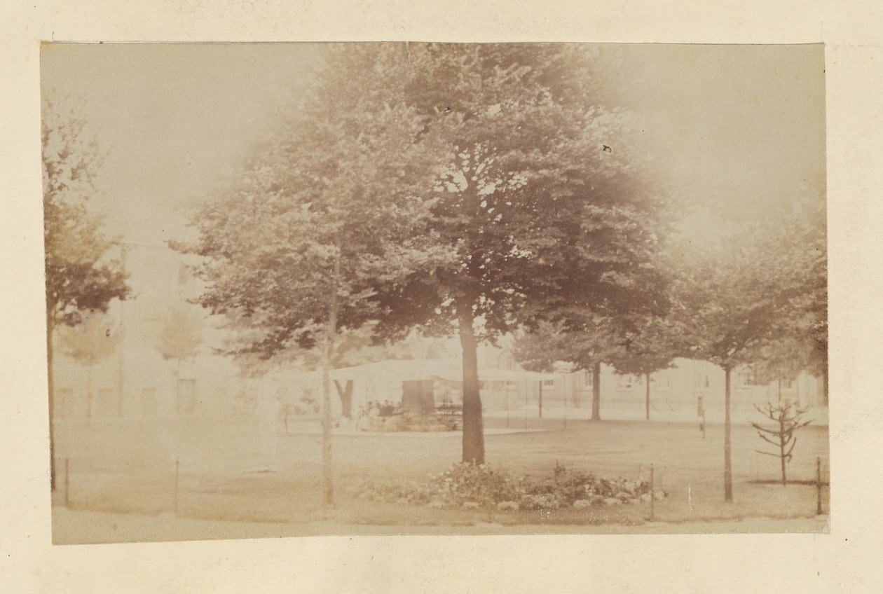 [Vy över innergården] av Unknown artist