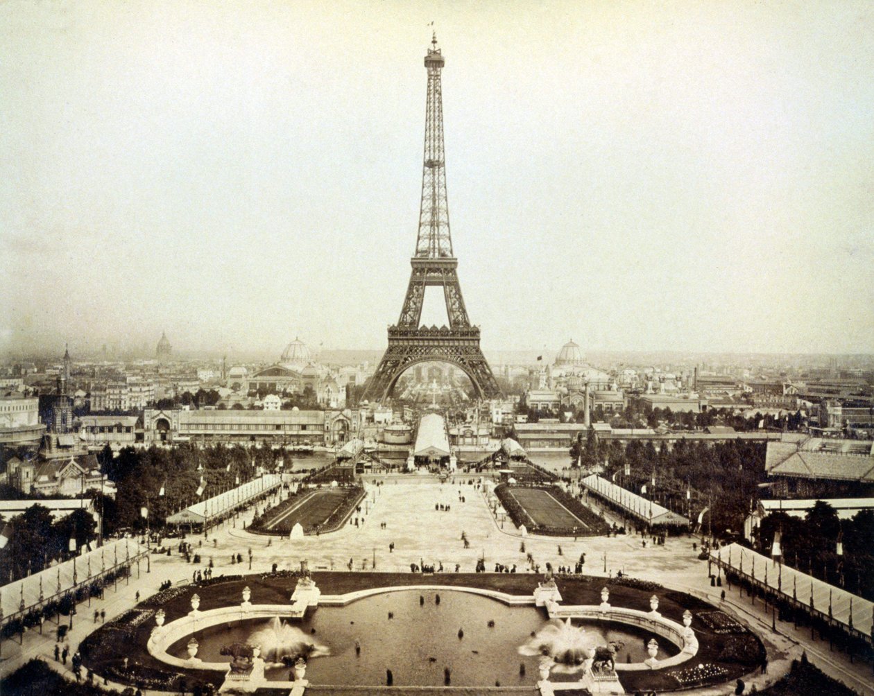 Utsikt över 1889 års världsutställning i Paris och Eiffeltornet. av Unknown artist