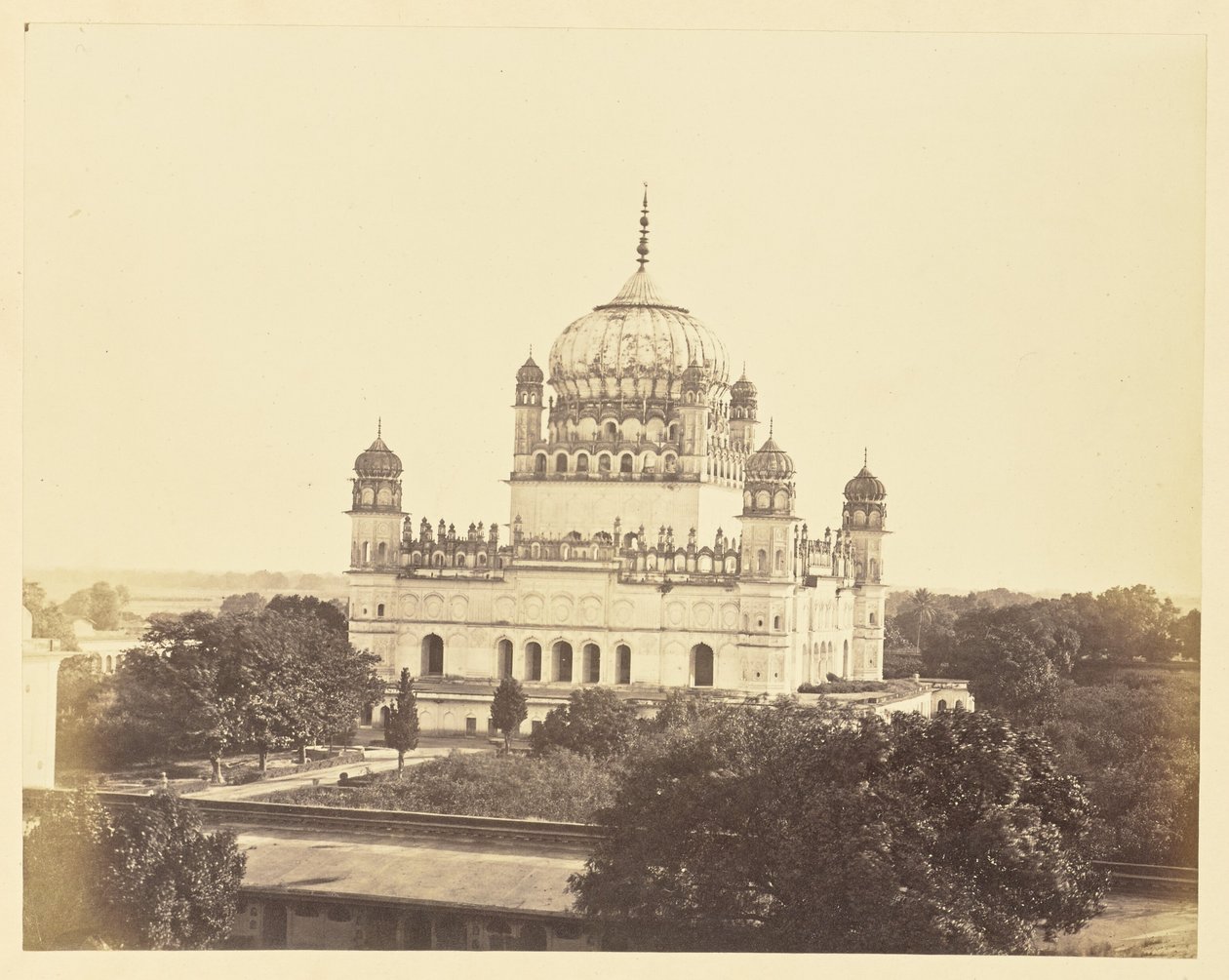 [Mausoleum över Bahu Begum, Faizabad] av Unknown artist/maker