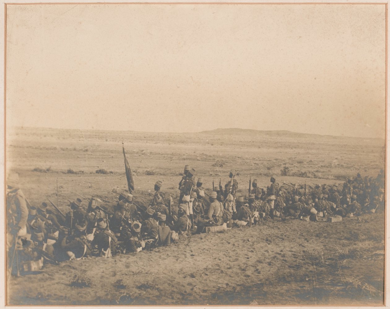 12:e sudanesiska bataljonen väntar på Dervischattacken, Omdurman, 2 september 1898 av Unknown