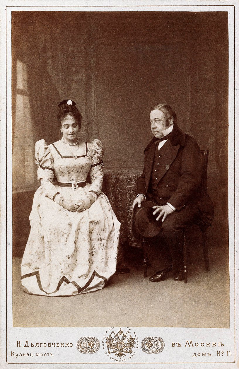 Skådespelarna Maksheev y Nikulin i en scen av "" Marriage "" av Nikolai Vasilievich Gogol (1809-1852), rysk författare. Maly Theatre i Moskva av Unknown photographer